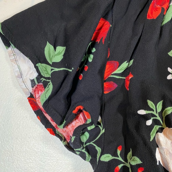 Old Navy Flutter Sleeve Top - Picture 5 of 7